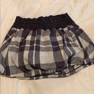 Lululemon size 6 skirt